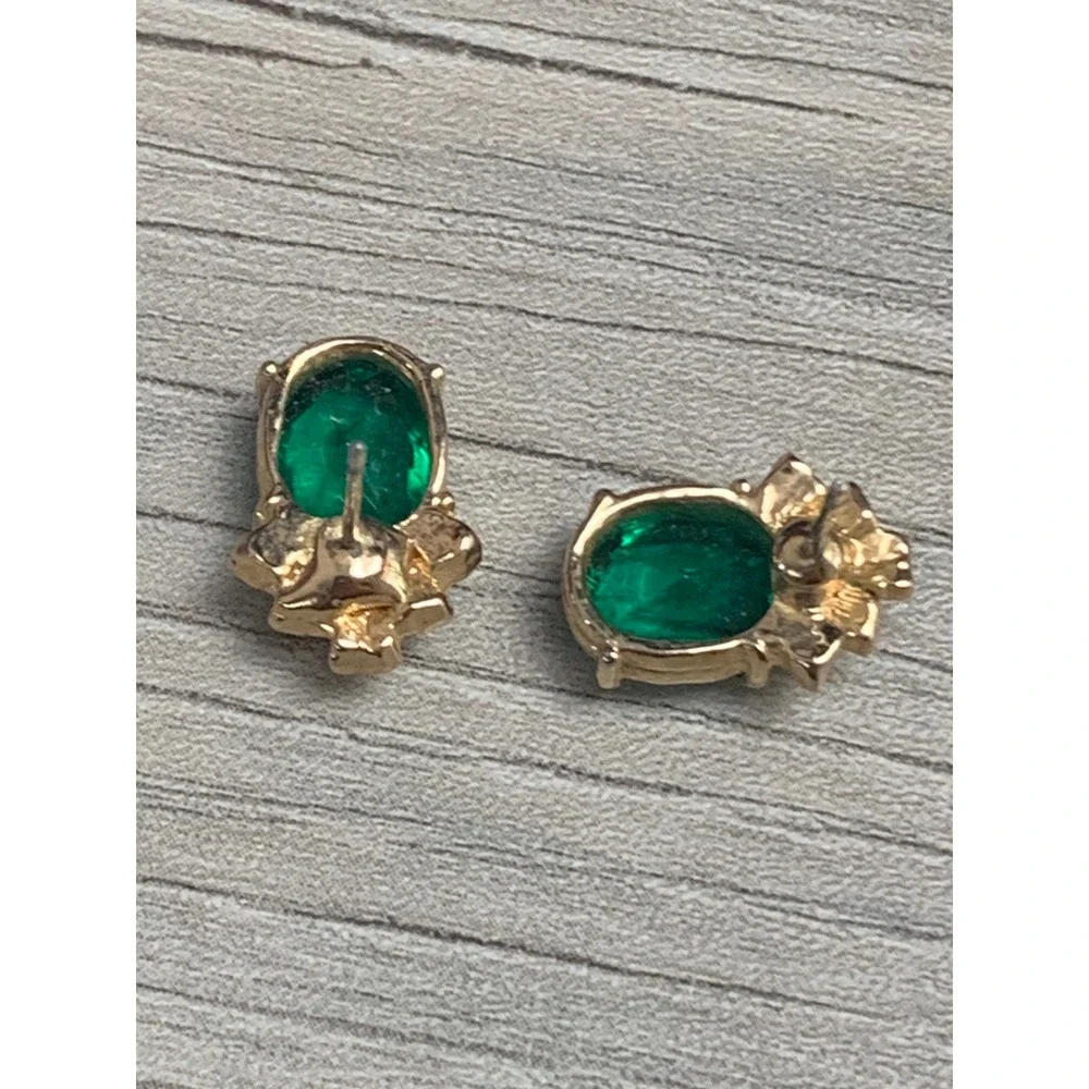 Vintage Gold Tone Emerald Green Oval Glass Rhinestone Crown Stud Earrings